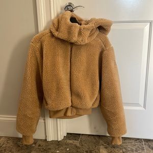 Alo Foxy Sherpa Jacket in Camel size S